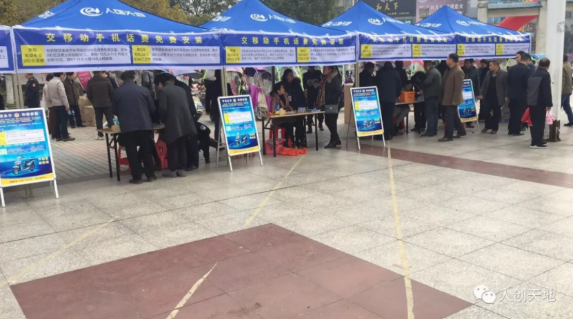 市民现场填写申请资料